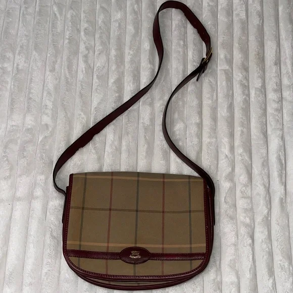 Burberrys Vintage Bag - Picture 1 of 16